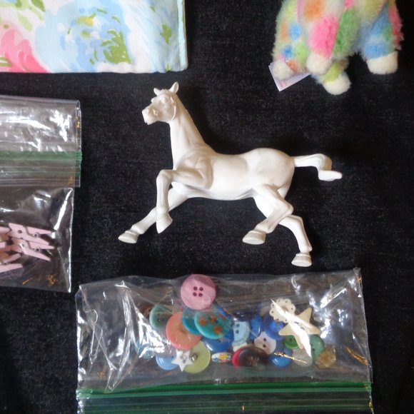 GRAB BAG TY SHEEP OLD BUTTONS HORSE ETC.  LOT - Picture 7 of 8